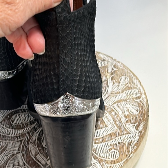 JEFFREY CAMPBELL BLACK SNAKESKIN DESIGN  BOOTIES SIZE 6 - Picture 5 of 12